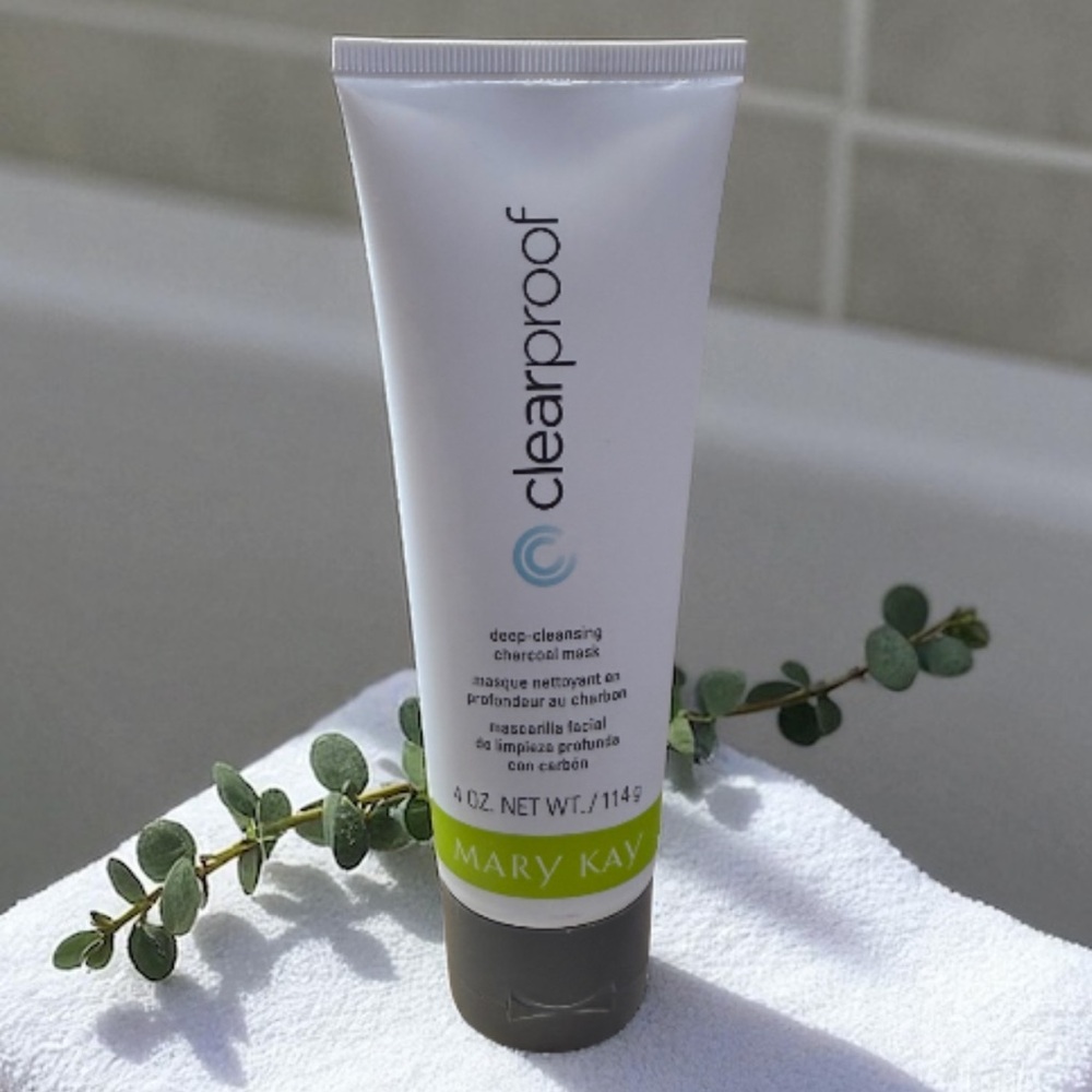 Mary Kay Clearproof Charcoal Mask with Green Accent